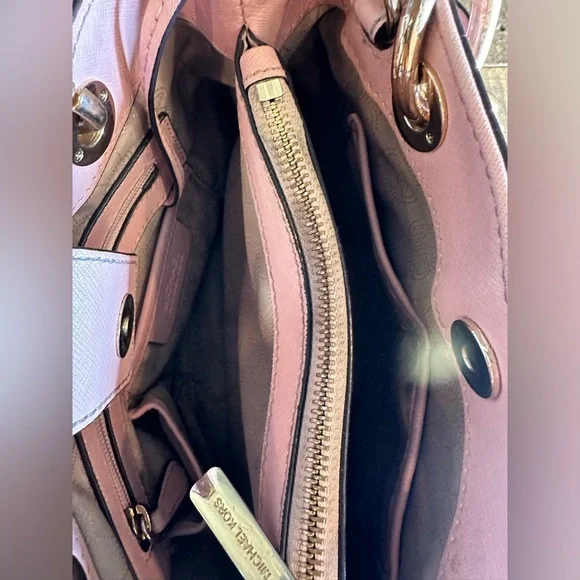 Michael Kors Cynthia Ballet Pink Leather Crossbody Bag - Picture 5 of 8